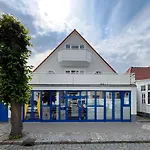 Lighthouse Homes - Premium 90Qm Ferienwohnung Mit 2Sz Und Terrasse Am Kirchenplatz, 500M Zum Strand * Rostock