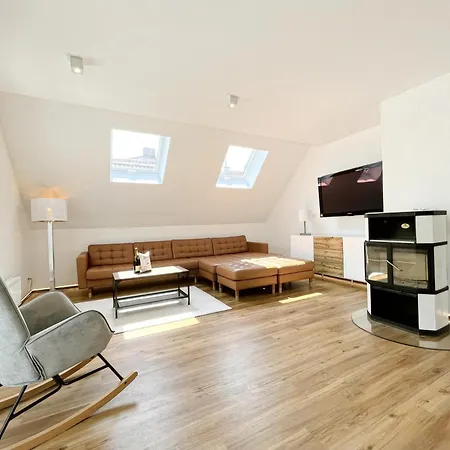 2 Schlafzimmer, Offene Küche, Balkon Und Terrasse - Moderne 90qm In Ruhiger, Zentraler Lage - Nur 500m Bis Zum Rostock