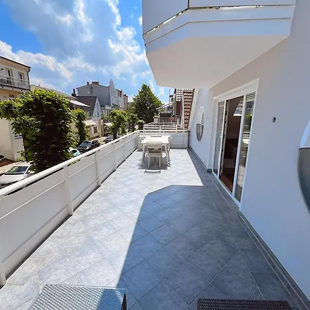 2 Schlafzimmer, Offene Küche, Balkon Und Terrasse - Moderne 90qm In Ruhiger, Zentraler Lage - Nur 500m Bis Zum Rostock
