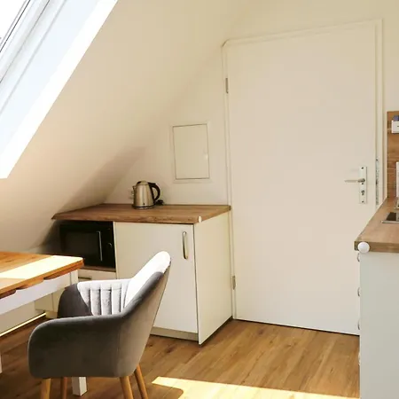2 Schlafzimmer, Offene Küche, Balkon Und Terrasse - Moderne 90qm In Ruhiger, Zentraler Lage - Nur 500m Bis Zum