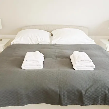 2 Schlafzimmer, Offene Kueche, Balkon Und Terrasse - Moderne 90Qm In Ruhiger, Zentraler Lage - Nur 500M Bis Zum Strand ロストック