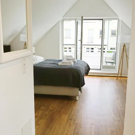 Apartment LIGHTHOUSE HOMES - Premium 90qm Ferienwohnung mit 2SZ und Terrasse am Kirchenplatz, 500m zum Strand *