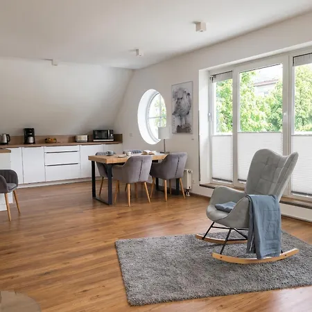 2 Schlafzimmer, Offene Küche, Balkon Und Terrasse - Moderne 90qm In Ruhiger, Zentraler Lage - Nur 500m Bis Zum Rostock
