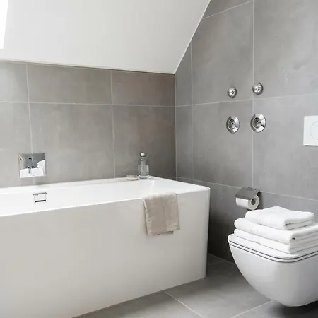 2 Schlafzimmer, Offene Küche, Balkon Und Terrasse - Moderne 90qm In Ruhiger, Zentraler Lage - Nur 500m Bis Zum Apartment Rostock