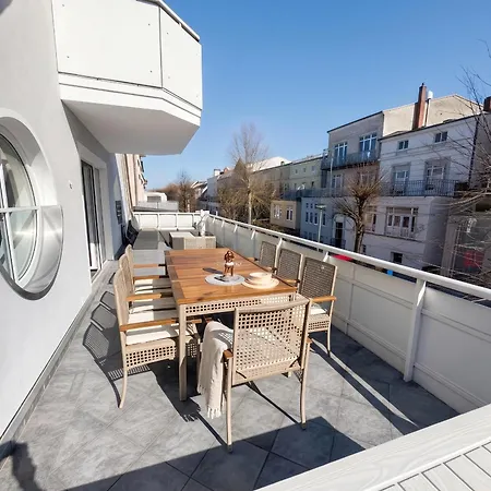 Apartment 2 Schlafzimmer, Offene Küche, Balkon Und Terrasse - Moderne 90qm In Ruhiger, Zentraler Lage - Nur 500m Bis Zum Rostock
