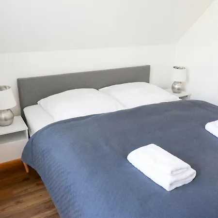 Apartment 2 Schlafzimmer, Offene Küche, Balkon Und Terrasse - Moderne 90qm In Ruhiger, Zentraler Lage - Nur 500m Bis Zum *