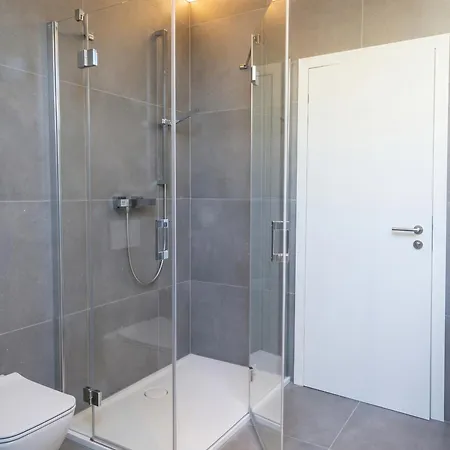 2 Schlafzimmer, Offene Küche, Balkon Und Terrasse - Moderne 90qm In Ruhiger, Zentraler Lage - Nur 500m Bis Zum Apartment