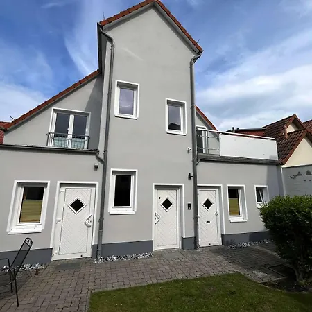 Apartment 2 Schlafzimmer, Offene Küche, Balkon Und Terrasse - Moderne 90qm In Ruhiger, Zentraler Lage - Nur 500m Bis Zum Rostock