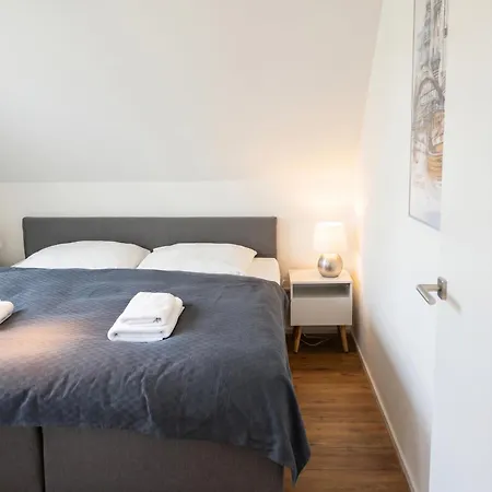 2 Schlafzimmer, Offene Küche, Balkon Und Terrasse - Moderne 90qm In Ruhiger, Zentraler Lage - Nur 500m Bis Zum Rostock