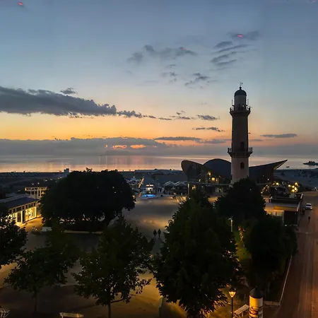 2 Schlafzimmer, Offene Küche, Balkon Und Terrasse - Moderne 90qm In Ruhiger, Zentraler Lage - Nur 500m Bis Zum * Rostock
