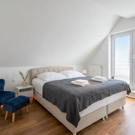 2 Schlafzimmer, Offene Küche, Balkon Und Terrasse - Moderne 90qm In Ruhiger, Zentraler Lage - Nur 500m Bis Zum Apartment Rostock